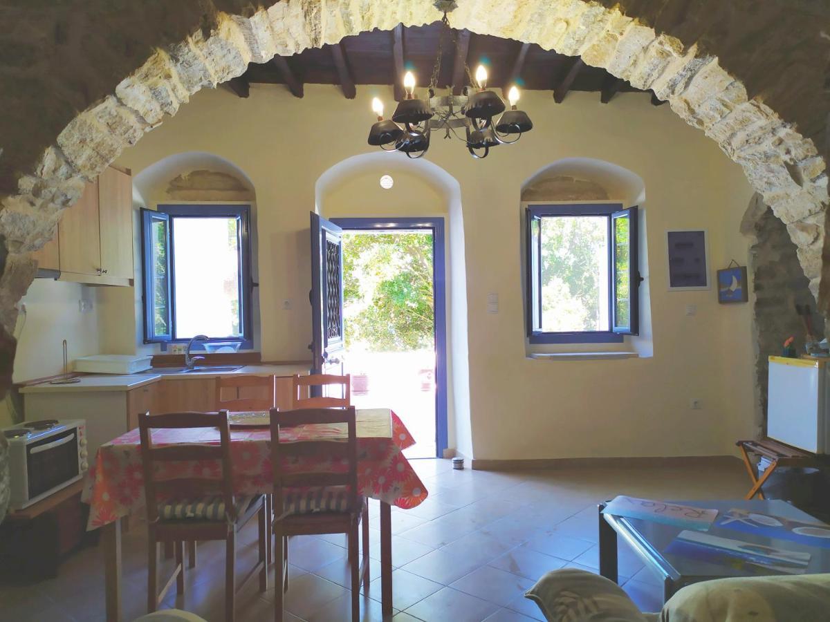 Traditional Family House, Ground Floor With Yard Koronos 외부 사진