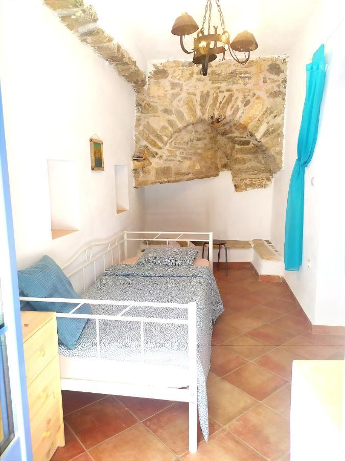 Traditional Family House, Ground Floor With Yard Koronos 외부 사진